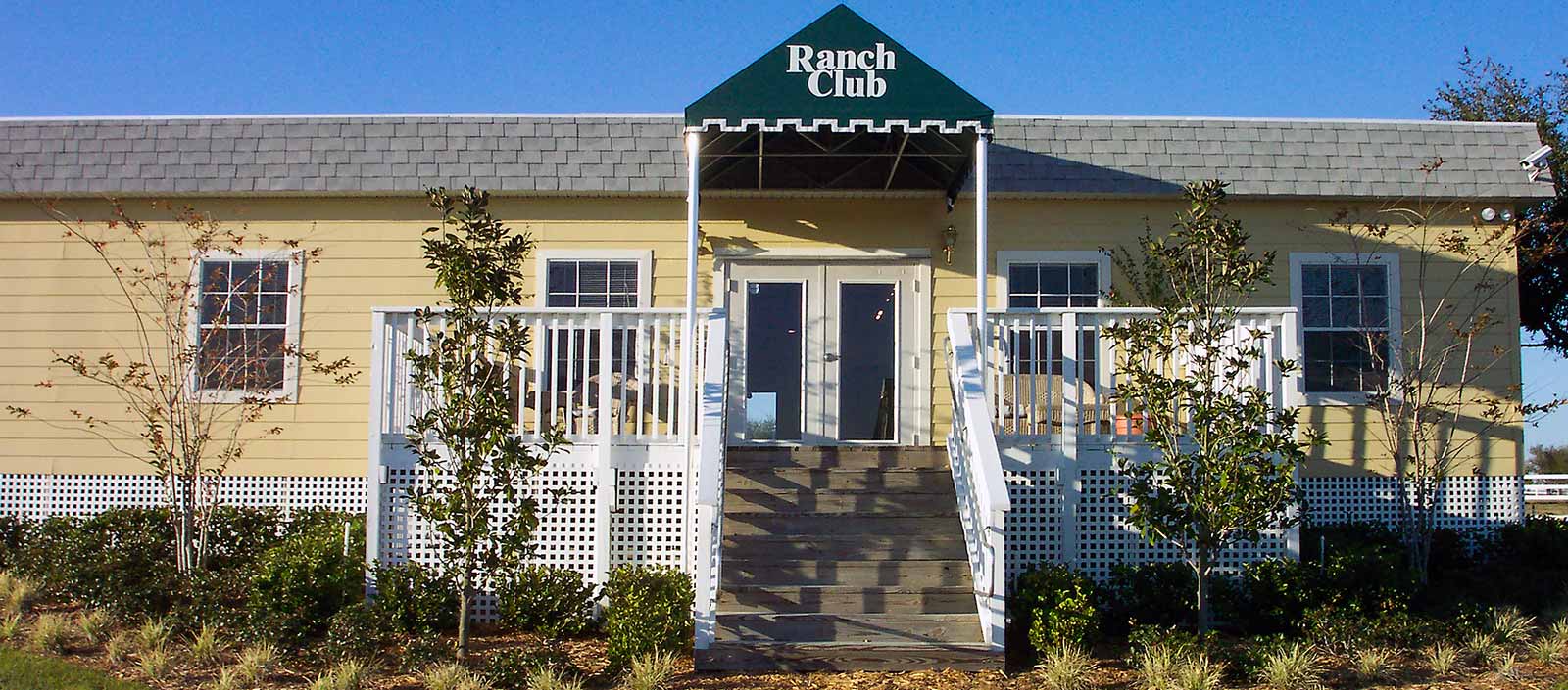 Prefabricated modular building leasing offers several advantages across various industries